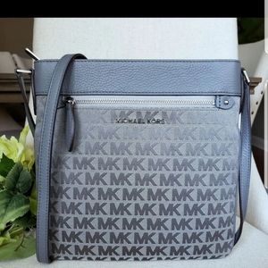 Michael kors crossbody